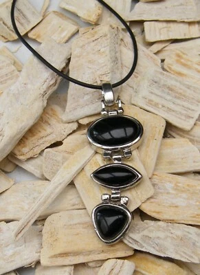 Colgantes de latón platinado ágata negra natural, joyería gótica  Foto 1 de 4