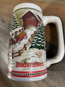 Cerveza vintage Budweiser cerámica Stein Clydesdales vacaciones invierno edición limitada - Imagen 1 de 4