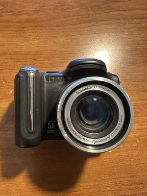 Kodak EasyShare P850 5.1MP Camera PLEASE READ for parts or Repair - Image 1 of 2