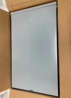 Kit de centro de carga de 24 circuitos GE Outdoor 125 A 12 espacios con interruptores, TM1212RCU1K Foto 1 de 4