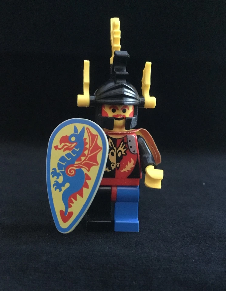 LEGO Castle Dragon Master Knight Minifigure  Yellow Plume 6082  - Image 1 of 4