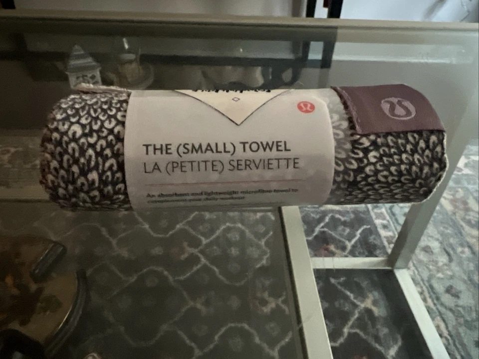 Lululemon~A Toalha (Pequena)~16" X 26" Microfibra de Penas para Yoga/Ginásio - Imagem 1 de 1