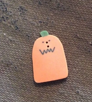 JUST ANOTHER BUTTON #MM1008 SMALL PUMPKINS--2 HOLE--1/2"W X 3/4"H-- 6 PIECES - Image 1 of 2