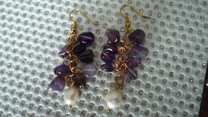 SUPERBES PENDANTS OREILLES DORES PERLE EAU DOUCE CRISTAUX AMETHYSTE NEUF - Imagen 1 de 1