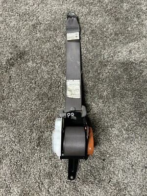 Retractor de cinturón de seguridad trasero del lado derecho del pasajero Toyota 4Runner 2003-2009 OEM Foto 1 de 3