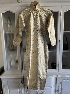 Vintage 1950s Champagne Silk Brocade Qipao Cheongsam Dress Long Sleeve Side Zip - Picture 1 of 14