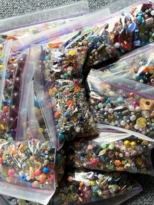 1/2 Pfund Beutel lose Perlen erhalten einen Beutel Verschiedenes - Bild 1 von 2