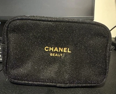 Bolso sin asas de maquillaje cosmético Chanel Beaute (NEGRO BRILLANTE) falta letra E Foto 1 de 4