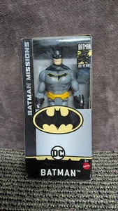 BATMAN MISSION-DC-Figurina 6”-BATMAN 80 anni-Nuova - Foto 1 di 2