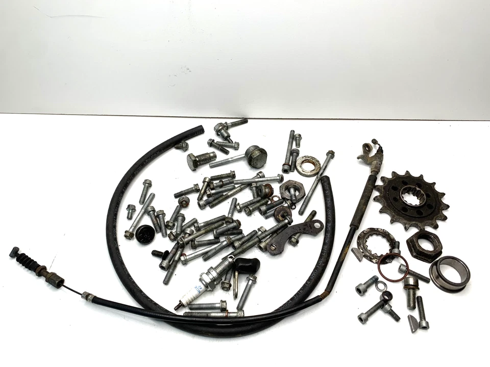 2001 01 KTM 640 LC4 Motor Pernos Arandelas Tuercas Mangueras Muelles Engranajes Varios Etc Foto 1 de 1