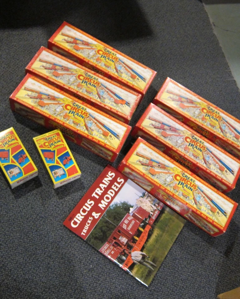 WALTHERS CIRCUS RAIL CARS & 2 ELEPHANT PACKS HO   6 cars total - Image 1 of 4