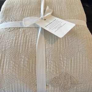 Pottery Barn Natalie Embroidered Floral Coverlet Flax Neutral King Cal King New - Picture 1 of 5