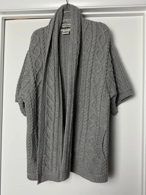 Cárdigan de lana merino tejido gris Aran Crafts talla mediana envolvente - bolsillos interiores Foto 1 de 3