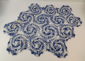 Nice Vintage Scalloped Hand Crochet Blue And White Doily - Picture 1 of 4
