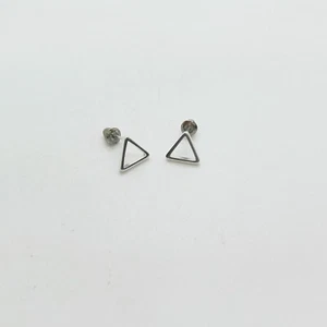 Edelstahl Ohr Stecker für Frauen zierliche Dreieck Ohrringe geometrische 850091 - Bild 1 von 3