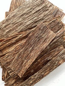 FLAT VIETNAM AGARWOOD GAHARU OUD WOOD CHIPS Aroma Incense Budha Prayer Collector - Picture 1 of 3