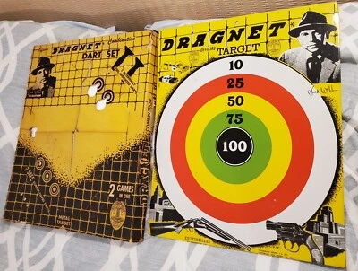  PISTOLA DE DARDOS DRAGNET Metal Target 1955 juego Knickerbocker Jack Webb como nueva caja N rara Foto 1 de 4