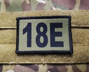 18E 18 Echo MOS OD Green Hook Back Patch Special Forces Communications - Imagen 1 de 1