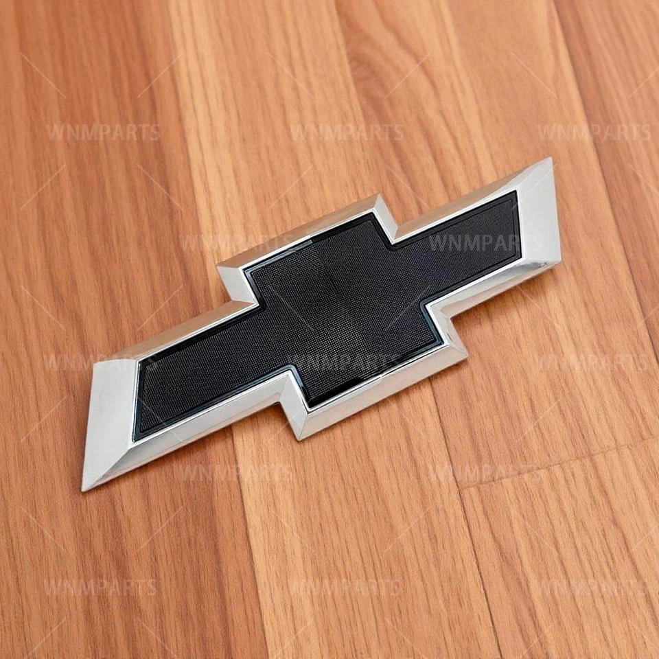 2018 -2024 Chevrolet Traverse Bowtie front Grille Chrome Emblem 23165730 OEM - Image 1 of 4