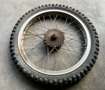 1973 Suzuki TM 125 переднее колесо TM125 - Изображение 1 из 4