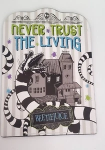 Spirit Halloween Never Trust the Living Schild - Beetlejuice - NEU - Bild 1 von 2