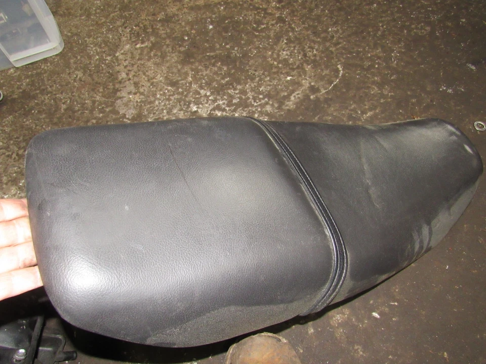 Honda CB250 1996 Nighthawk asiento sillín sin rasgaduras Foto 1 de 1