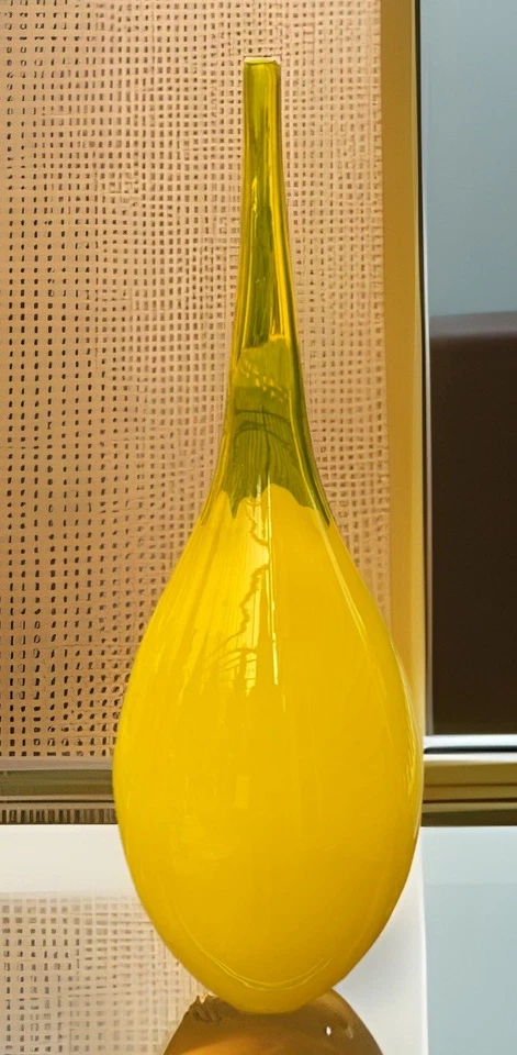 Jarrón grande de vidrio con rayo de luna de diseño cian de 20" amarillo 4058 se vende por $135 Foto 1 de 4