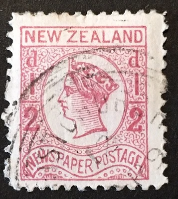 New Zealand Queen Victoria 1873 VFU 1/2d stamp Light Hinged - Image 1 of 2
