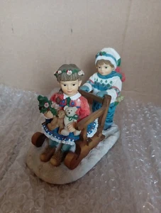 Leonardo Collection Teddies Schlittenfahrt Figur von Christine Haworth  - Bild 1 von 3