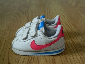 girls white nike trainers