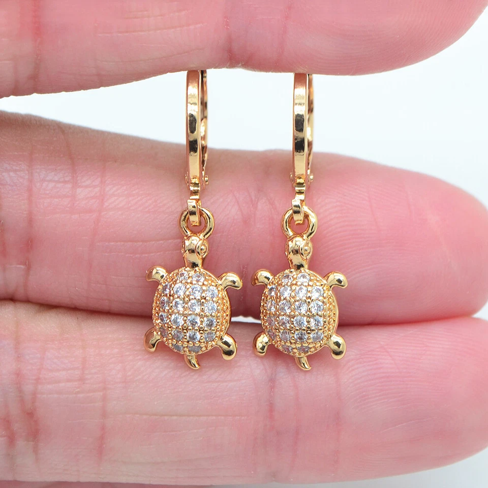 Preciosos aretes colgantes de tortuga con topacio místico transparente rellenos de oro amarillo de 18 quilates para mujer Foto 1 de 1