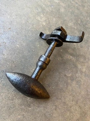 Ancienne poignée de porte en fer forgé,serrure ferrure penture heurtoir targette - Photo 1/3