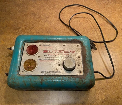 Blitzer Electric Fence Charger 8574-B Northern Signal Co Light Works Vintage - Image 1 of 4