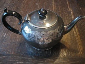 traumhaft schöne Jugendstil Teekanne süße Kugel Form reich graviert silber pl - Picture 1 of 5