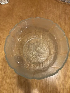 Vintage Arcoroc Fleur Clear Glass 9" Round Bowl with Scalloped Edges - France - Picture 1 of 2