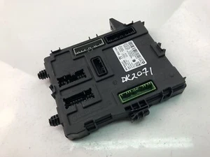 DK2071 RENAULT Fuse Box 284B17439R - Picture 1 of 4