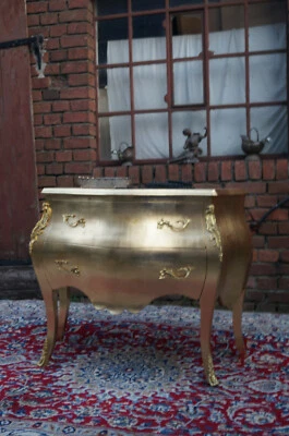 GRAND CHIFFONIER COMMODE STYLE BAROQUE DORÉ À LA FEUILLE D'OR D'UN CHÂTEAU À BX. - Photo 1/4