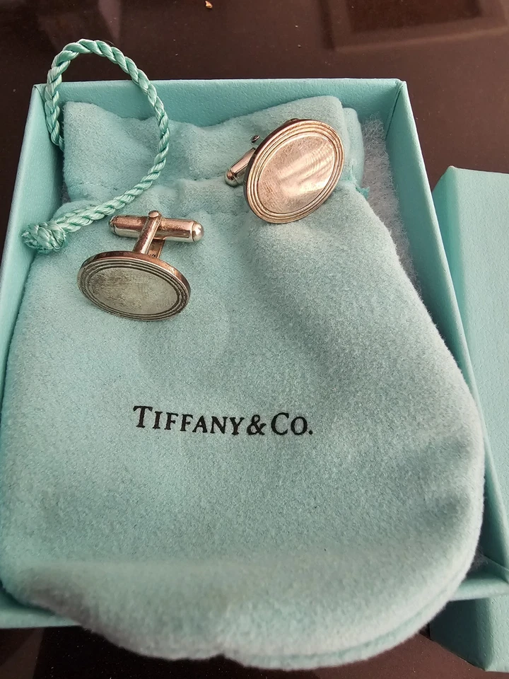 Gemelos grabables ovalados de plata esterlina Tiffany & Co. para hombre Foto 1 de 1