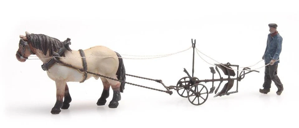 Artitec 387.392 - 1/87 / H0 Horse and Plow - New - Image 1 of 1