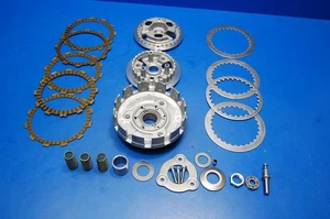 2022 17-24 VERSYS X 300 KLE ABS OEM EMBRAGUE CESTA PLACA BUJE CARCASA 13095-0561 - Imagen 1 de 21