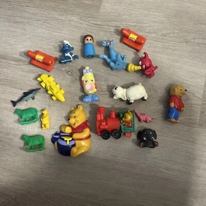 RAR Konvolut 80er und 90er PVC Spielzeug und Schmuck Hot Wheels Schlümpfe Pooh Oscar - Bild 1 von 2