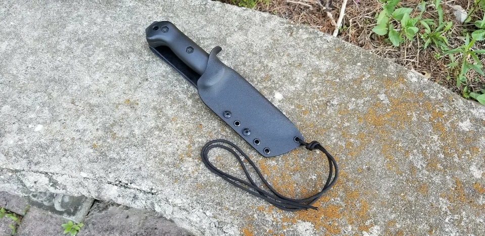 Funda Kydex personalizada para el cuchillo BK2 con accesorio de cinturón de caída de cuero desplazado  Foto 1 de 4