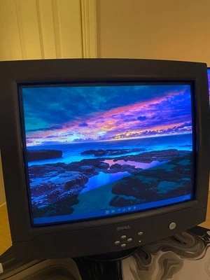 Dell e771p 17 inch CRT PC Monitor - Image 1 of 4