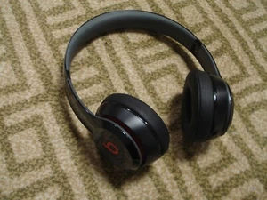 Very Nice Beats by Dr. Dre Solo 2 Solo2 Wireless Headband Headphones -Black - Picture 1 of 1