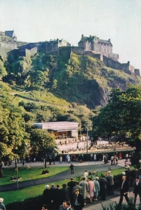 Princes Street Gardens and Bandstand, Edimburgo, Escocia --POSTAL - Imagen 1 de 2