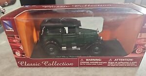 New Ray 1:32 Diecast Model 1928 Chevy Imperial Lanau 4 Door Green #55173