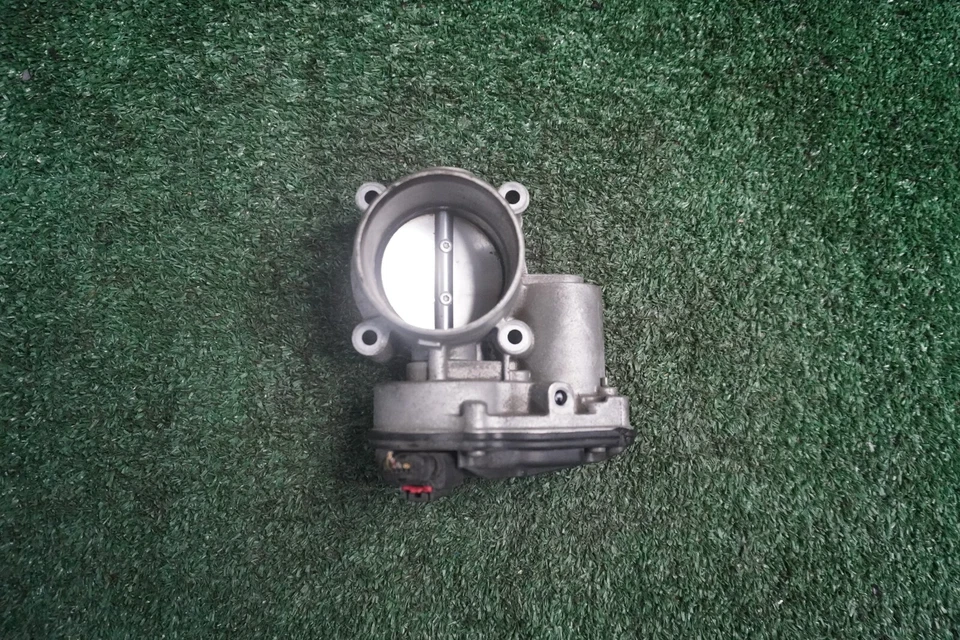 Корпус дроссельной заслонки 2016 FORD Transit Connect 2,5 л от оригинального производителя 171 000 миль DS7E9F991AF - Изображение 1 из 2