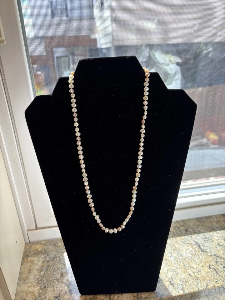 Colar de pérolas com nós rosa e marfim com fecho de ouro 14k - Imagem 1 de 1