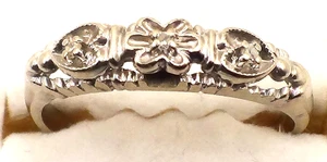BEAUTIFUL VINTAGE SOLID 14k WHITE GOLD 3 DIAMONDS WEDDING BAND SIZE 6 - Picture 1 of 8