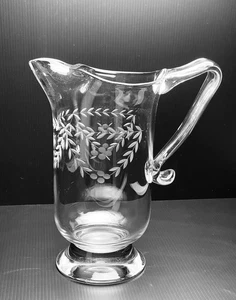 Großer schwerer Glaskrug geätzter Lorbeer & Beere Design - Eistee, Wasser 10,25" Höhe - Bild 1 von 10